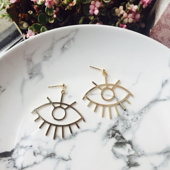 Minimalist Artists Art Eye Earrings - Picture 4 of 10